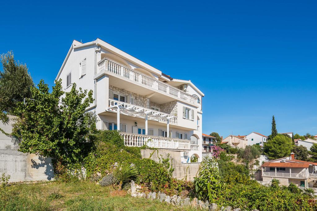 Apartments Jasmina Vinišće Exterior foto