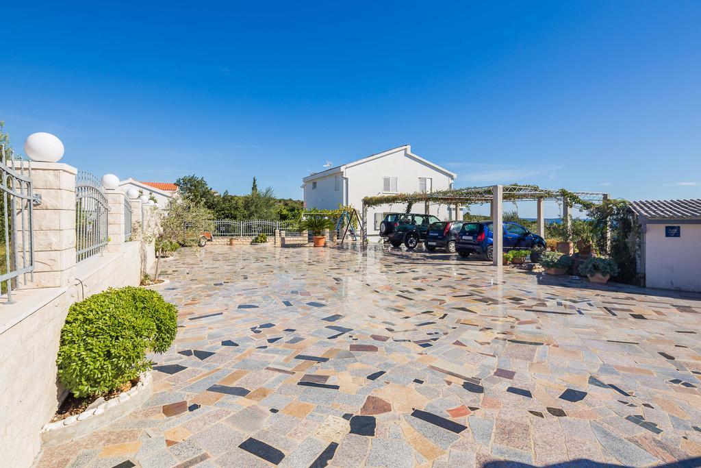 Apartments Jasmina Vinišće Exterior foto